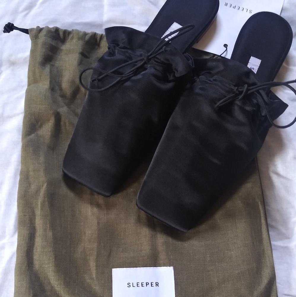 Sleeper "The Puff Slippers" in Black - Sz 40